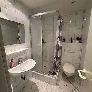 Apartment 50 Qm Zentral In Domnaehe, Köln